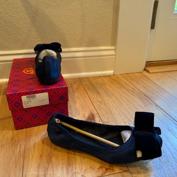 Tory Burch Viola Bow Ballet Flats – Navy Blue (Satin/Velvet), Size 6 - Picture 5 of 7
